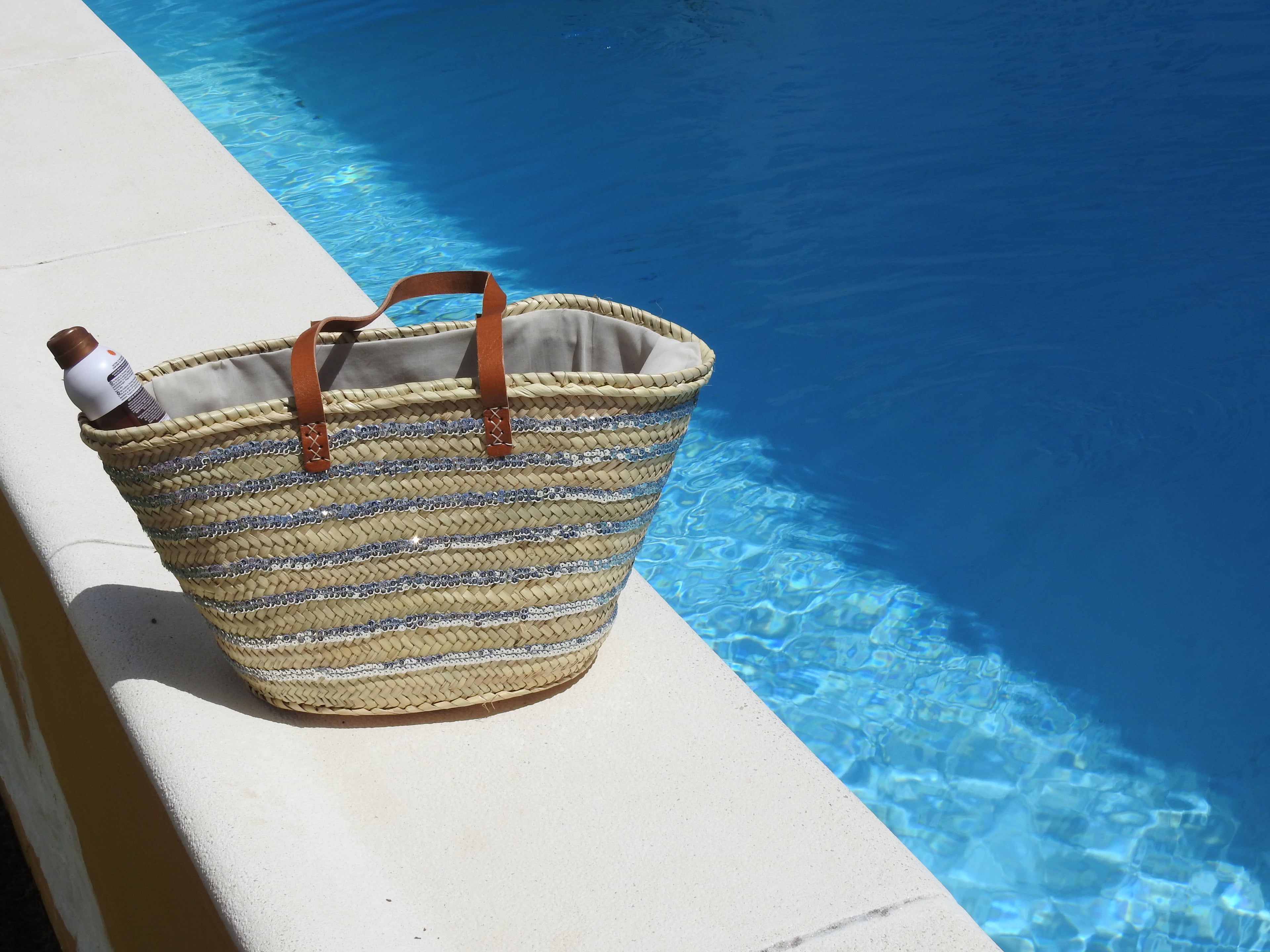 capazo de paja con lentejuelas brillantes para verano - Velea